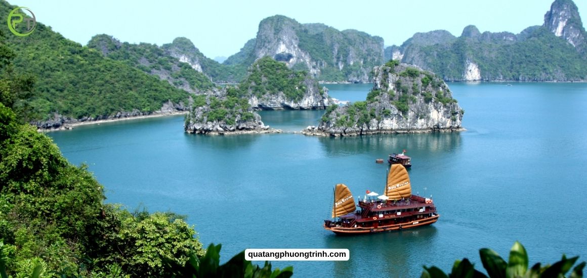 Sắc màu quê hương - chủ đề quen thuộc giàu cảm xúc của lịch Tết Việt