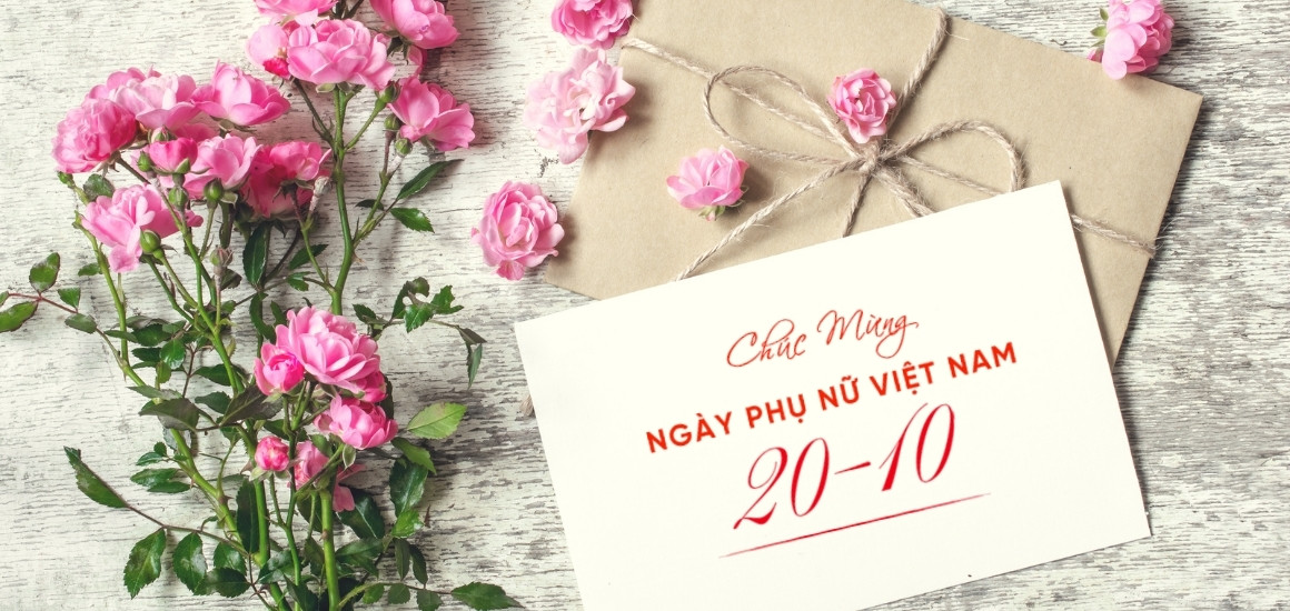 Quà 20/10 ý nghĩa - Một bó hoa tươi kèm thiệp chúc