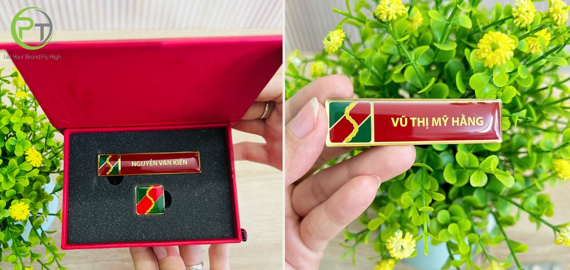 Những chiếc huy hiệu, bảng tên với đường nét sắc sảo và chỉn chu