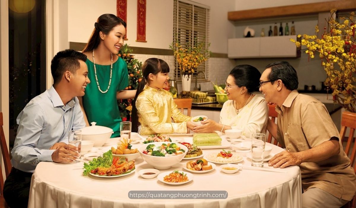 Qua bao năm bộ quà tặng bàn ăn phong thủy vẫn chưa lỗi thời