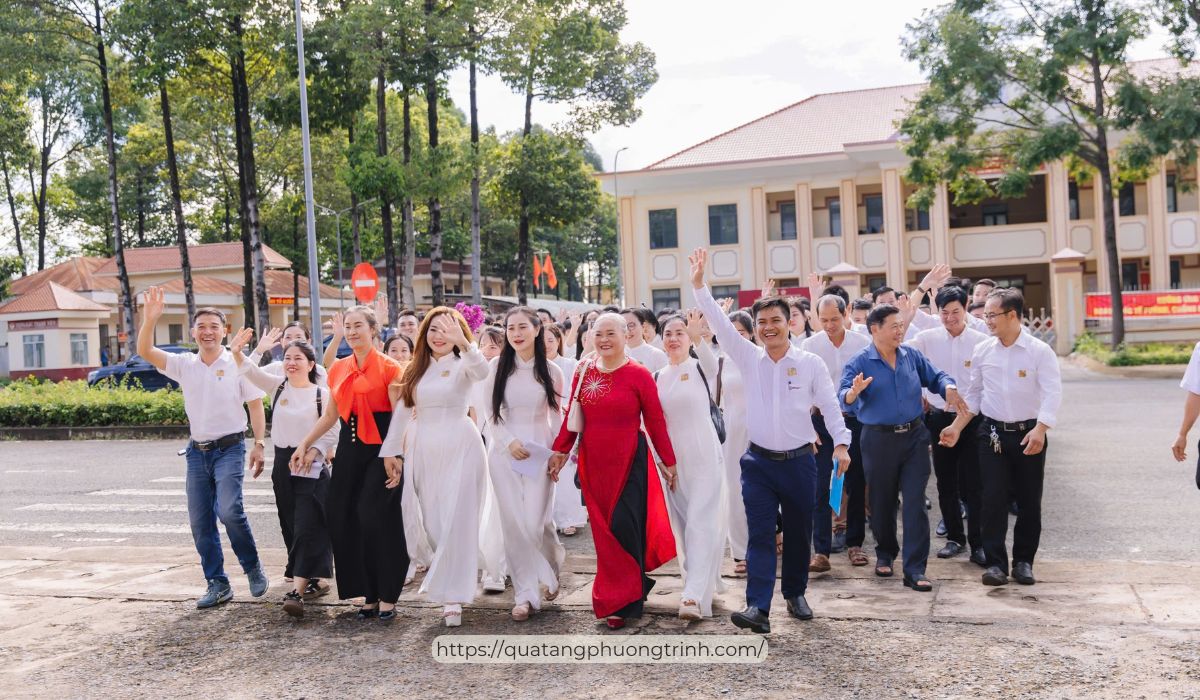Thời gian thay đổi nhưng ký ức của những năm tháng thanh xuân như vẫn còn đó trong những cô cậu cựu học sinh đã ngoài 40