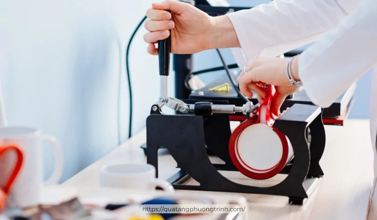 In hấp nhiệt (chuyển nhiệt) là phương pháp in ấn cho phép truyền tải chính xác và đầy đủ màu sắc trên bản in