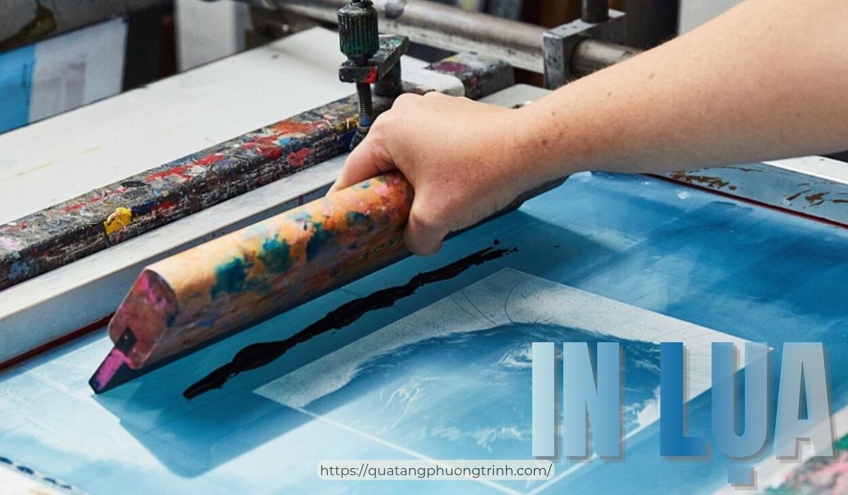 Phương pháp in lụa truyền thống 1 màu