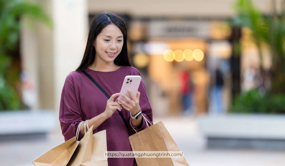 Người tiêu dùng thay đổi hành vi mua sắm trong bối cảnh thị trường có nhiều biến động