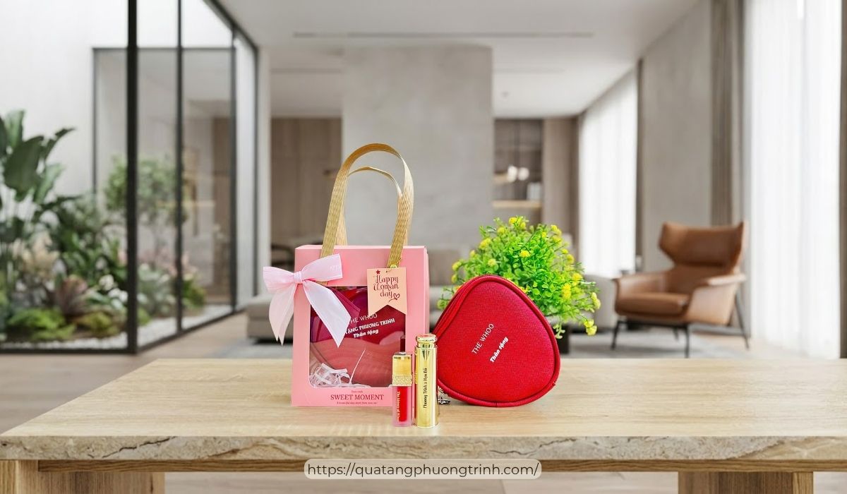 Gợi ý set quà tặng son kèm khắc tên riêng theo yêu cầu có tại Quà tặng Phương Trinh