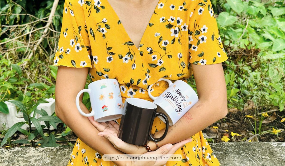 Ly sứ in theo yêu cầu - quà tặng 20/10 dưới 100k nhưng người nhận có thể sử dụng mỗi ngày