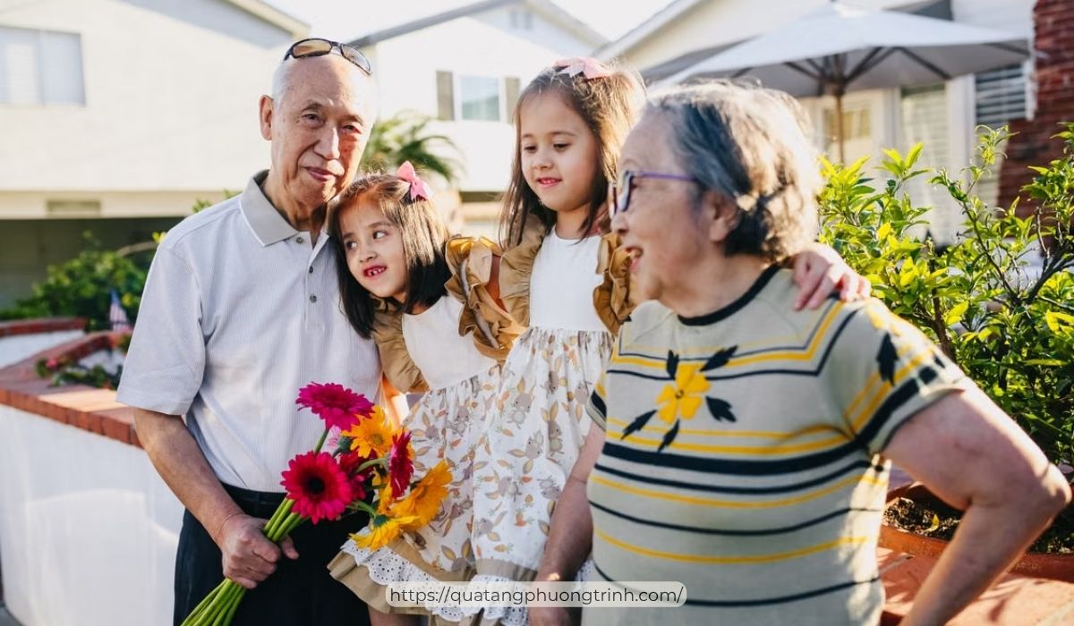 Niềm vui con cháu sum vầy là điều mà ông bà luôn trân trọng nhất