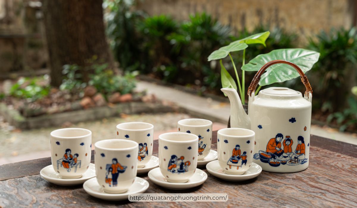 Set bình tách trà từ gốm sứ mộc mạc, chân chất dành tặng bà nội ngày 20/10