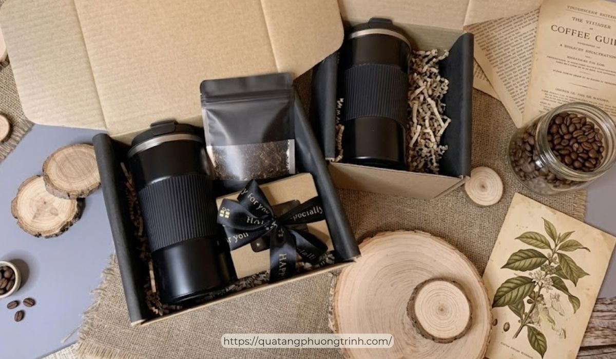 Set quà bình giữ nhiệt kèm trà thảo mộc cao cấp dành tặng người lớn tuổi vô cùng phù hợp tại Quà tặng Phương Trinh