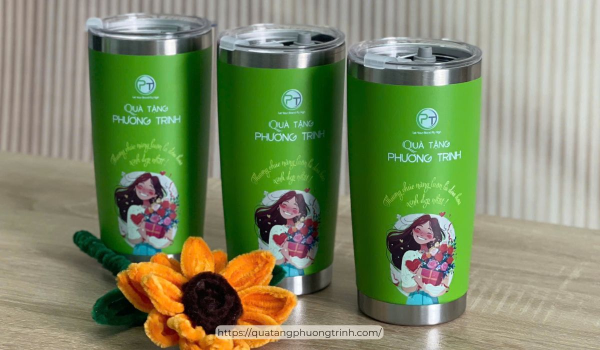 Mẫu bình giữ nhiệt hoạ tiết dễ thương được đặt làm quà tặng 20/10 cho cô giáo mầm non