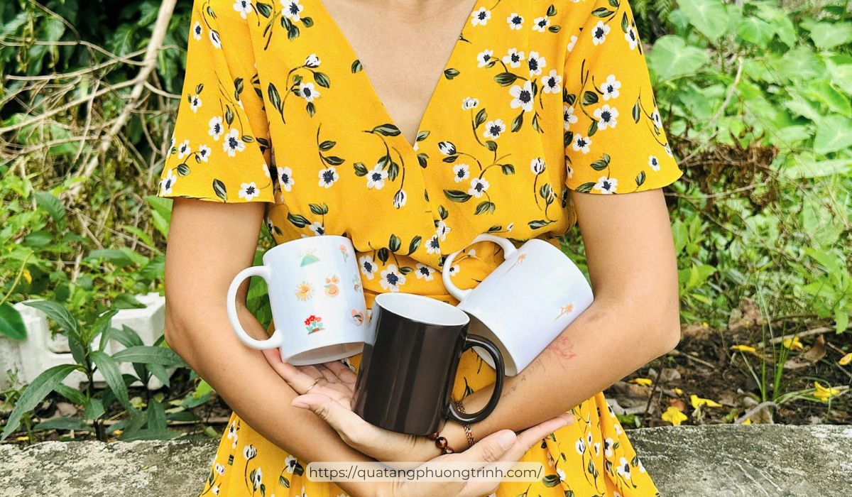 Tặng cô giáo mầm non quà tặng 20/10 với mẫu ly sứ tiện lợi, in ấn theo yêu cầu đặt hàng