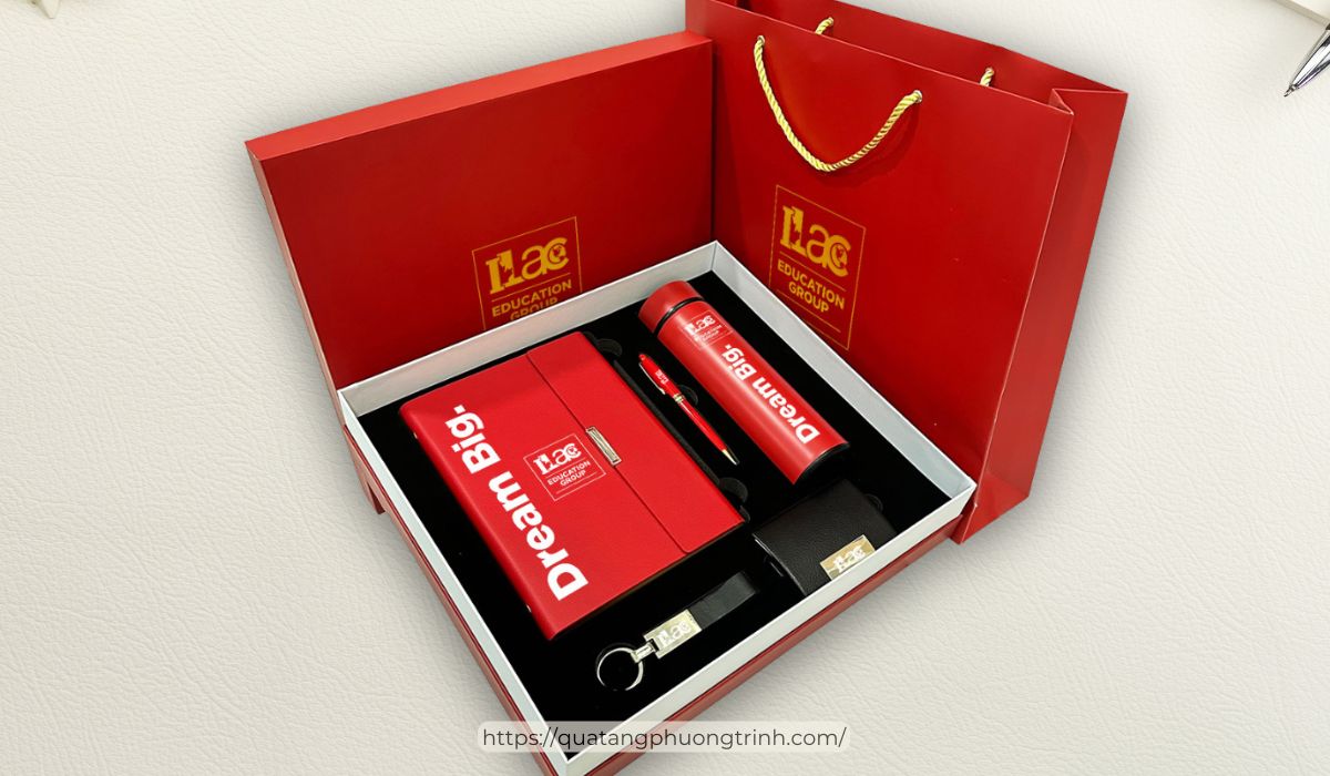 Gợi ý set quà tặng đồng bộ 20/10 cho công ty theo chuẩn công thức 1 chính -1 bổ trợ - 1 lời nhắn
