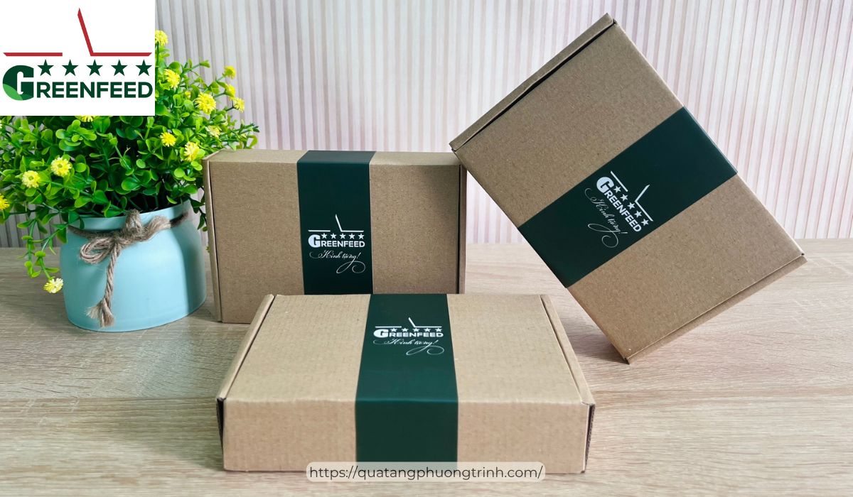Greenfeed chọn chi tiết ruy băng màu xanh nhận diện cho mỗi món quà tặng 20/10 của công ty