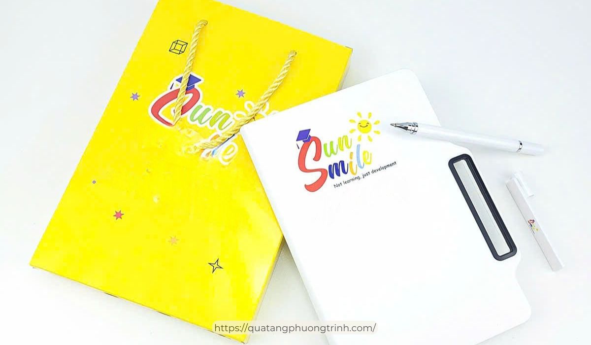 Combo quà tặng 20/10 giá rẻ nhưng vô cùng tiện lợi với Sổ tay và bút ký