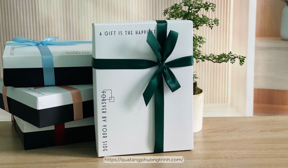 Mẫu packaging đơn giản nhưng không kém phần ngọt ngào trong ngày 20/10 tại Quà tặng Phương Trinh