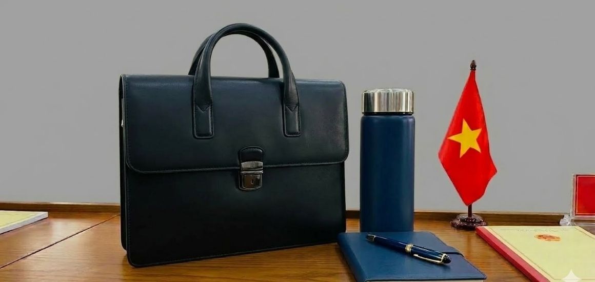 Cặp da đại hội Đảng cao cấp đi kèm sổ tay và bút ký sang trọng
