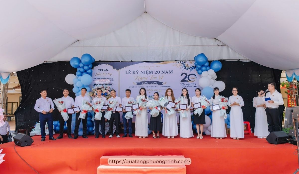 Cuộc hội ngộ sau 20 năm, 20 năm ngày trở về của những cựu học sinh trên ngôi trường trung học phổ thông Phước Long
