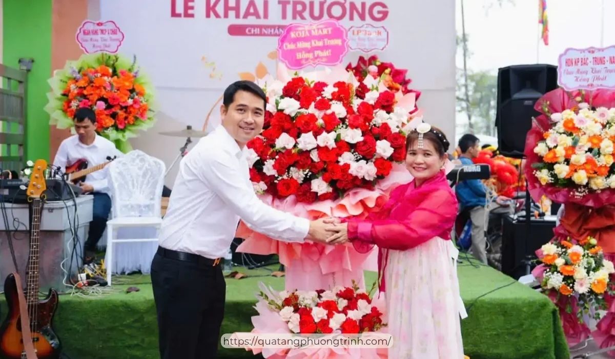 Quà tặng khai trương là một trong những nét văn hoá quen thuộc trong môi trường kinh doanh Á Đông