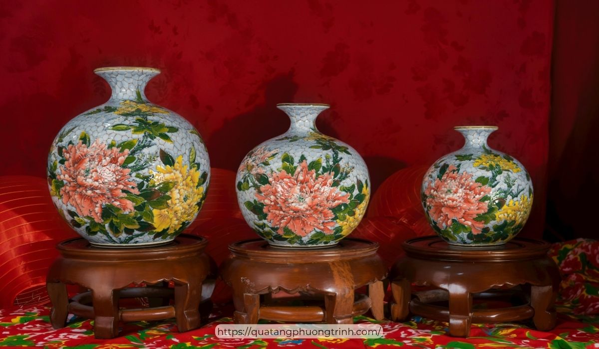 Mẫu bình gốm cao cấp hoạ tiết hoa nghệ thuật mà Quà tặng Phương Trinh từng cung cấp