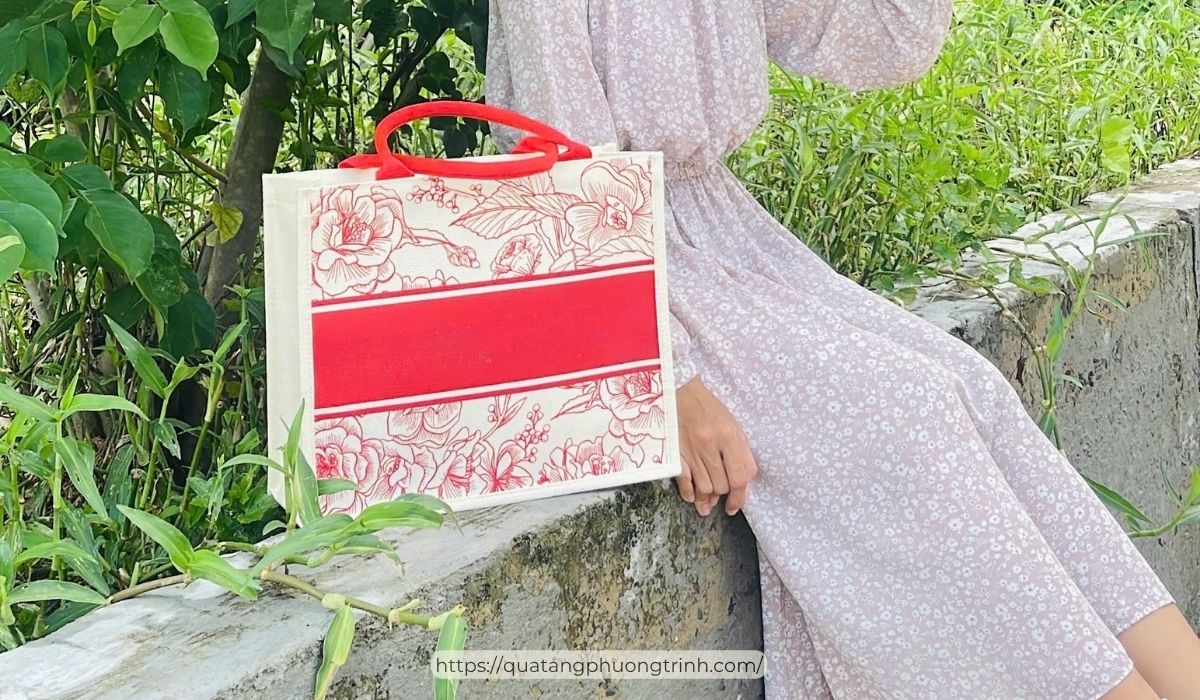 Túi xách linen họa tiết sang trọng, chất liệu cao cấp - quà tặng 20/10 thiết kế bởi Quà tặng Phương Trinh