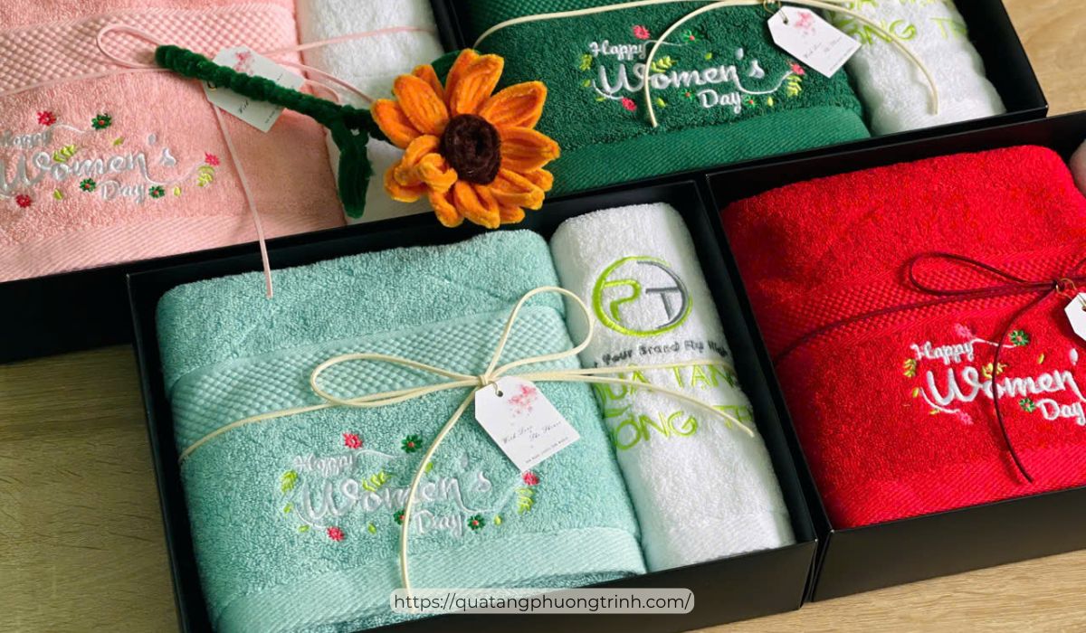 Set khăn tắm thêu tên cao cấp, chất liệu siêu mềm trọn bộ kèm đóng gói xinh tại Quà tặng Phương Trinh