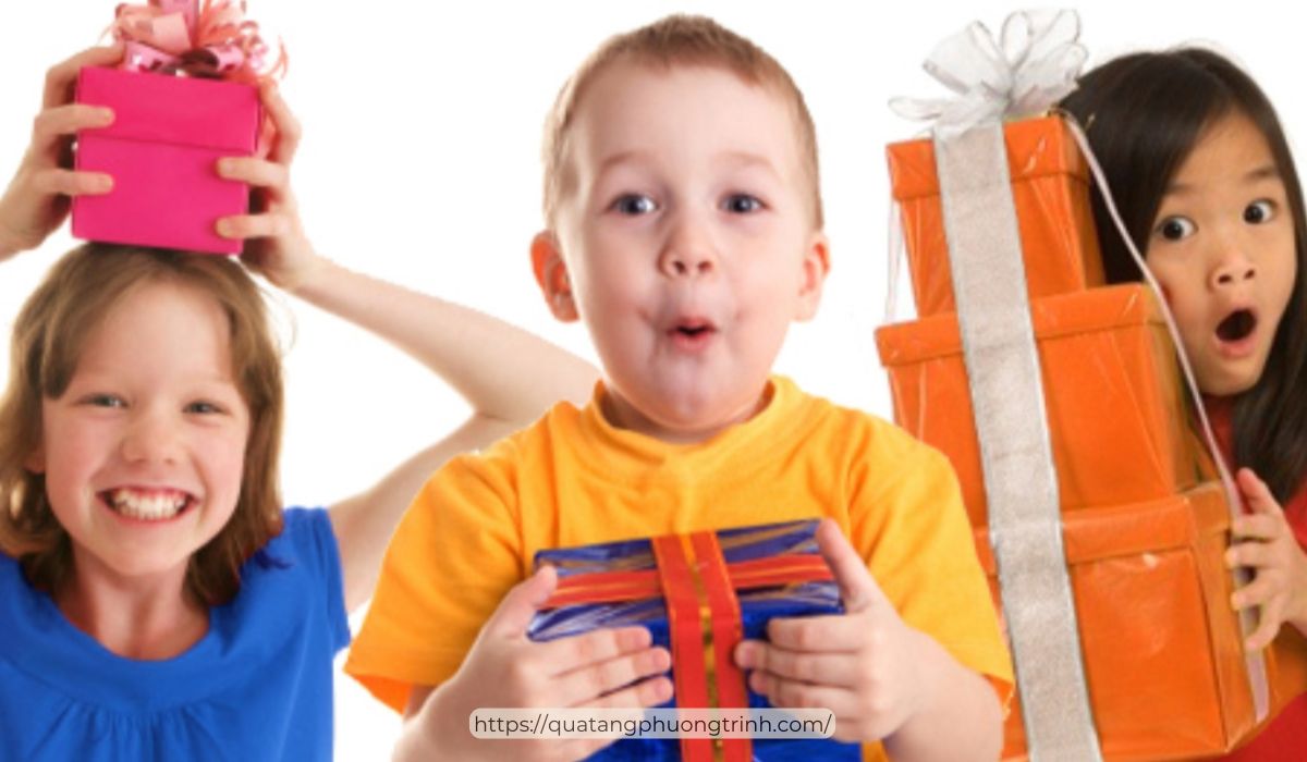 Muôn ngàn biểu cảm đáng yêu của trẻ khi nhận được quà tặng trong ngày 1/6