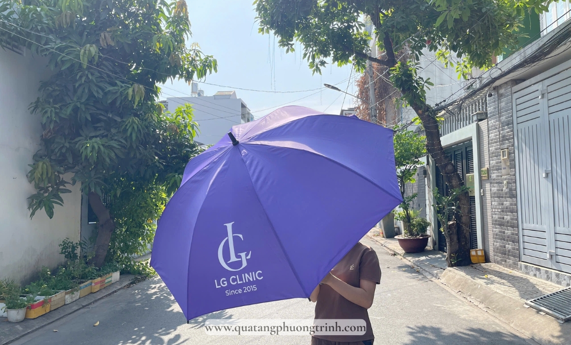Ô dù tự động làm quà tặng cho mùa mưa 