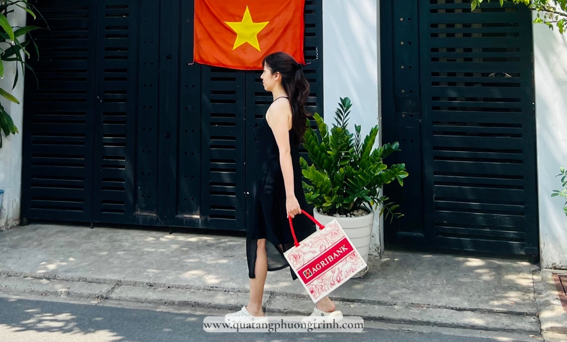 Túi xách đẹp làm quà tặng doanh nghiệp